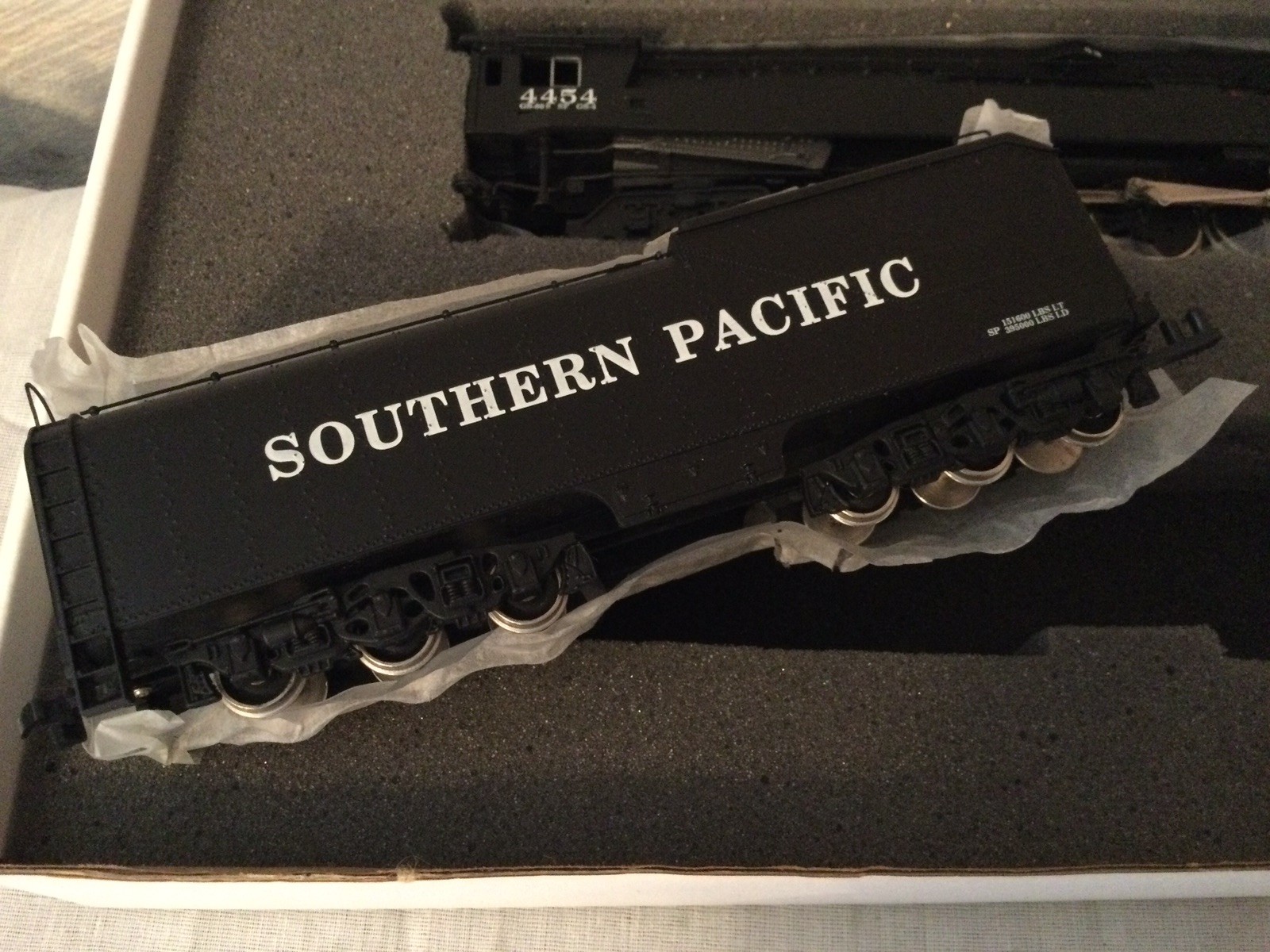 Bachmann Plus GS4 4-8-4 Black & Silver War Baby – Southern Pacific 4454 NOS