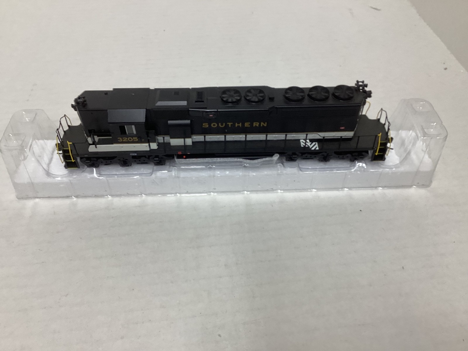 Athearn #95211 HO scale “Southern Railway” SD40-2 Rd.#3205
