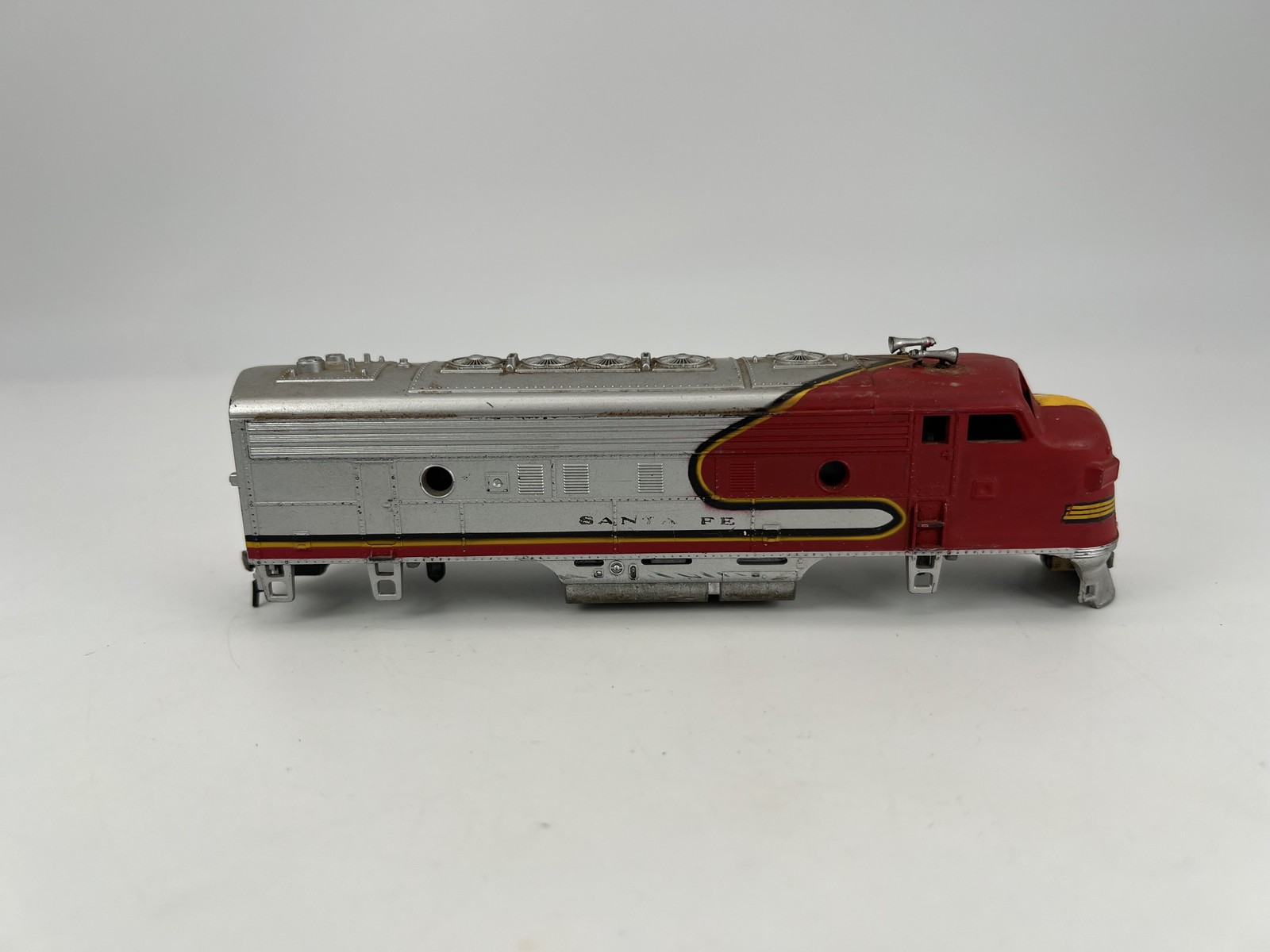 HO Scale Diesel Locomotive Santa Fe SHELL ONLY Good