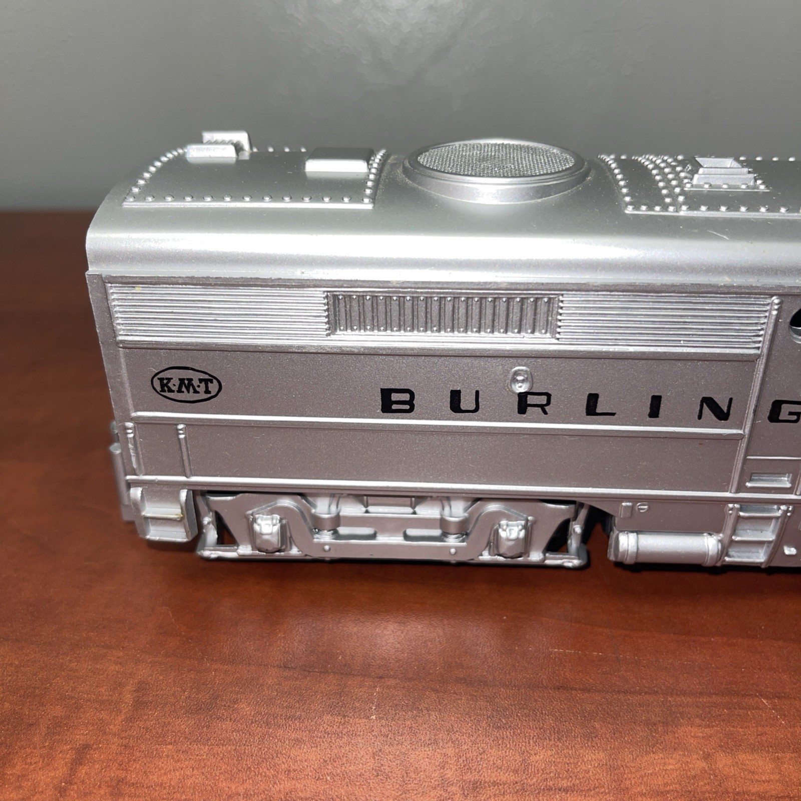 KMT Kusan Auburn Train 2716 ALCO DIESEL LOCOMOTIVE BURLINGTON SHELL No Motor