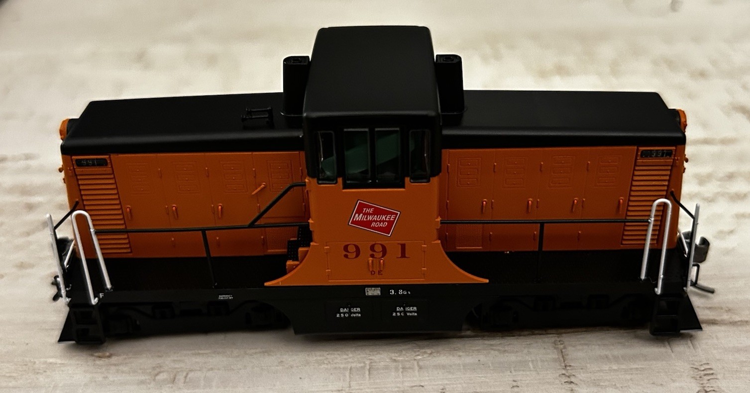 Rapido HO Scale GE 44 Tonner Milwaukee Road #991 DC Only—48009