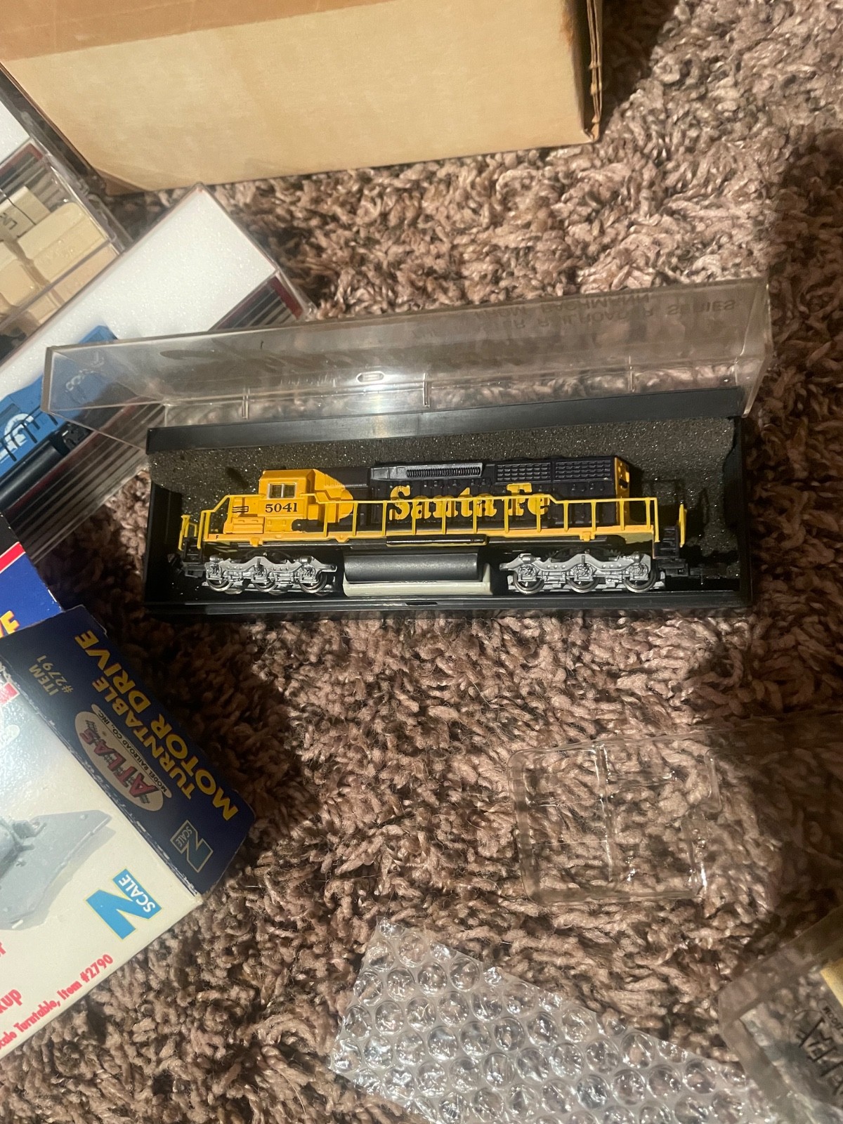 Collect: N GAUGE NORTHFOLK AND WESTERN SPECIAL EDITION LOCOMOTIVE + BONUS $5.00
