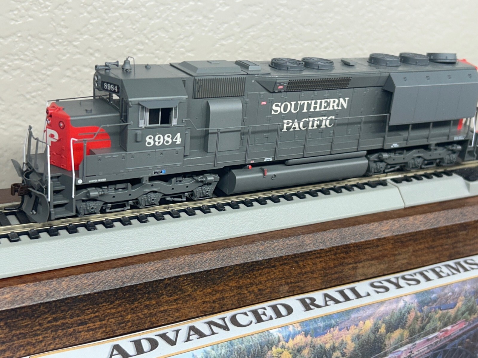 SOUTHEN PACIFIC – SP ” ELEPHANT EARS ” – SD45 LOCO DC/DCC Ready HO Scale NEW OOP