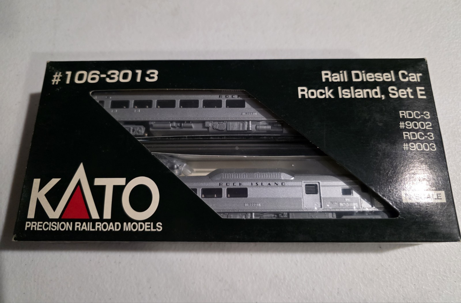 KATO N-Scale #106-3013 Rail Diesel Car Rock lsland, Set E RDC-3 #9002 #9003