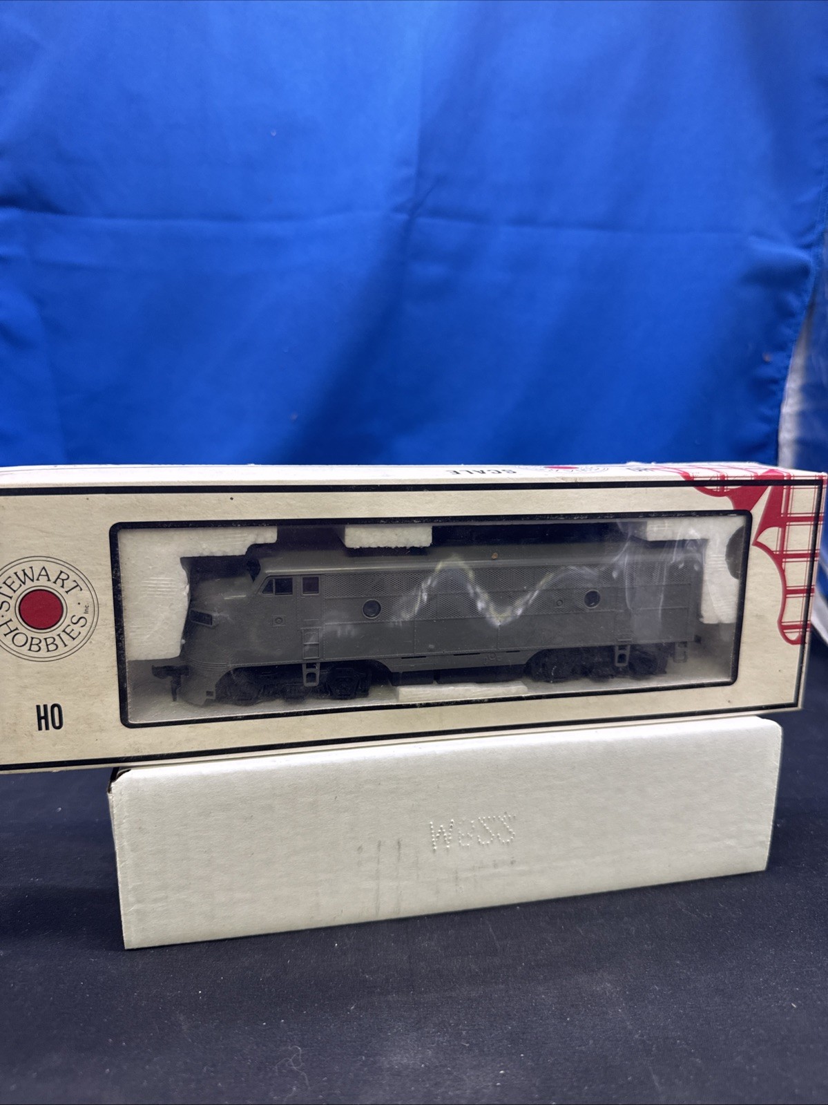 HO SCALE STEWART HOBBIES 8200 UNDECORATED F3A LOW FAN DIESEL LOCOMOTIVE