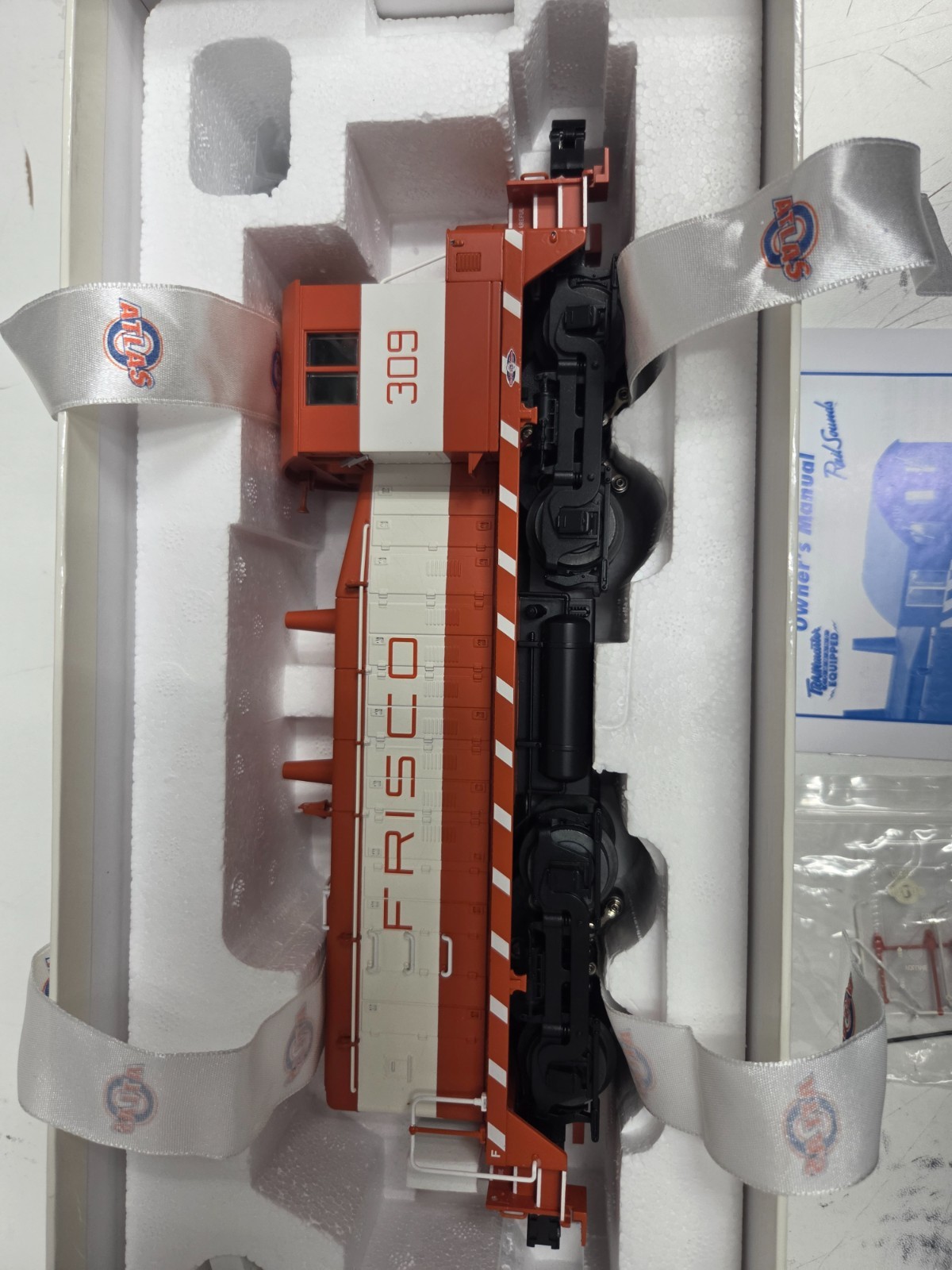 Atlas O SW9 Diesel 3013003-1. Frisco 309. 3 rail. New in box.