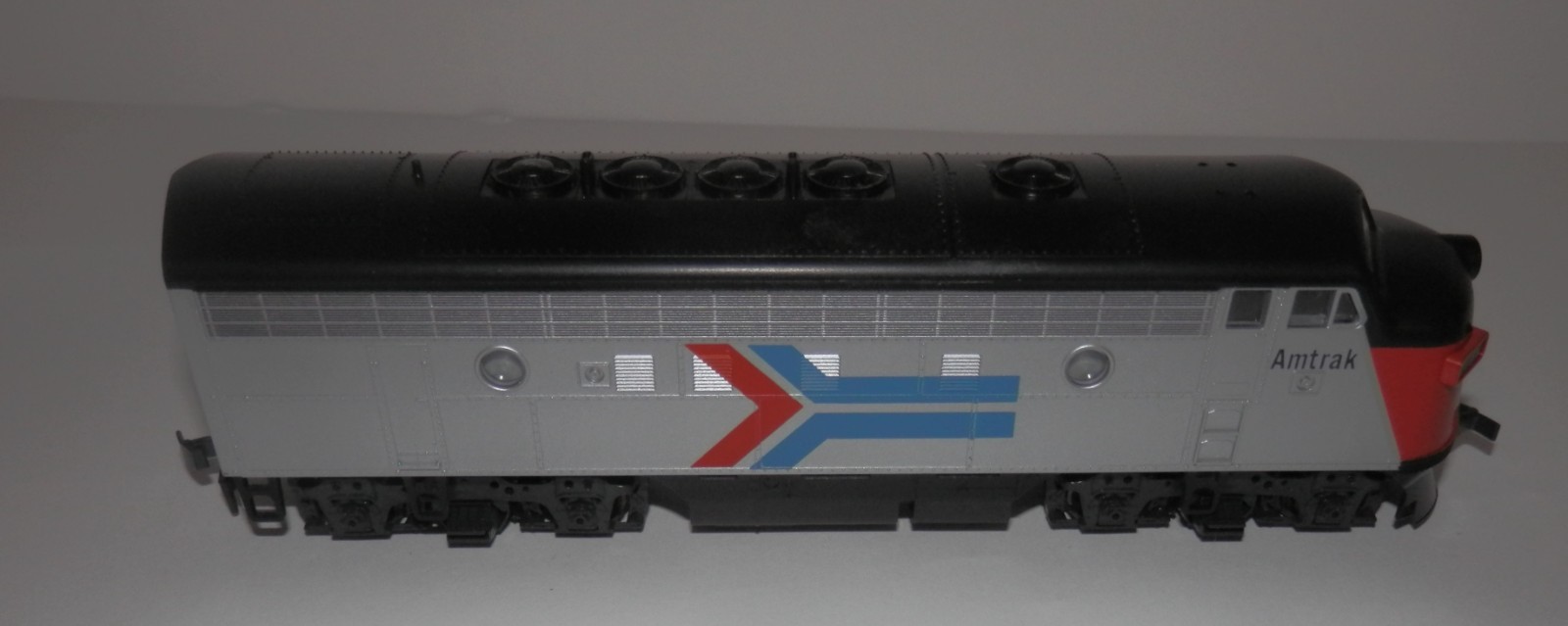 Stewart/Kato HO Scale POWERED Amtrak F7A & F7B Phase I Early Locos #9090/9091