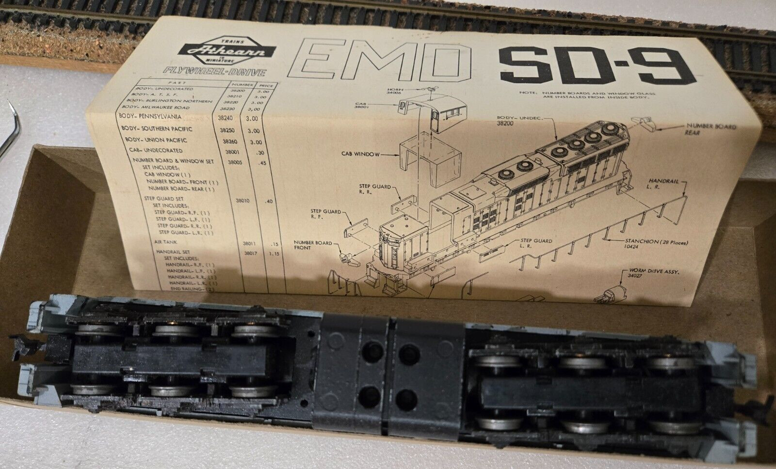 Athearn HO scale 3806 FW SD-9 EMD Powered Diesel Union Pacific 457