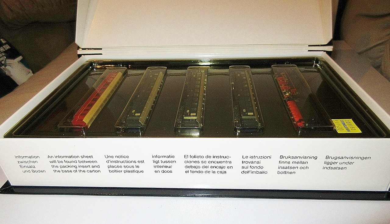 MARKLIN MINI CLUB Z SCALE #8135 ,EURO LOCO 4-6-2 LOCO & 4 PASSENGER CARS,(NIB)