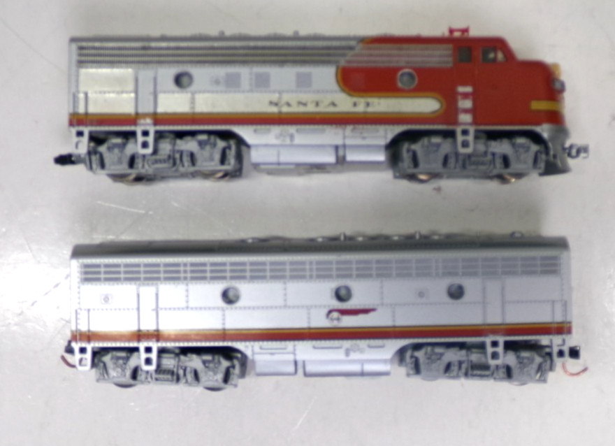 N scale Kato Santa Fe F7 A+B diesel engine set in orig box (lot N 181)