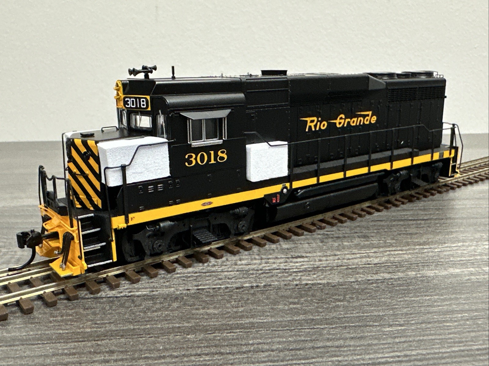 Broadway Limited HO #9571 EMD GP30 Locomotive D&RGW #3018 DCC Rdy NIB – CC