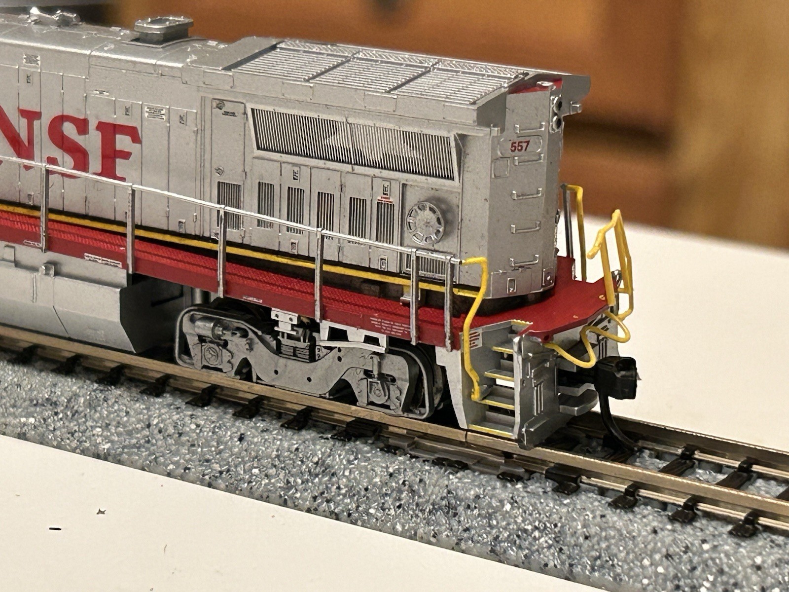 N Scale Atlas 48811 BNSF “Warbonnet” GE Dash 8-40BW Diesel #557 – DCC Ready