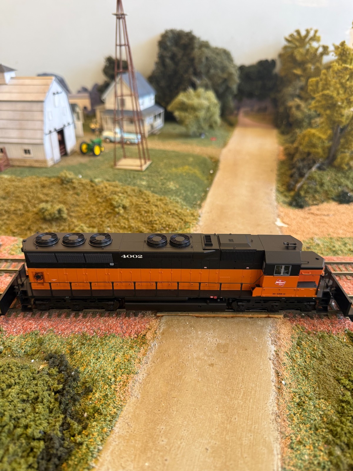 HO Proto 2000 #433-30730 SD45 Milwaukee Road #4002 DCC Ready. TRO, IOB.