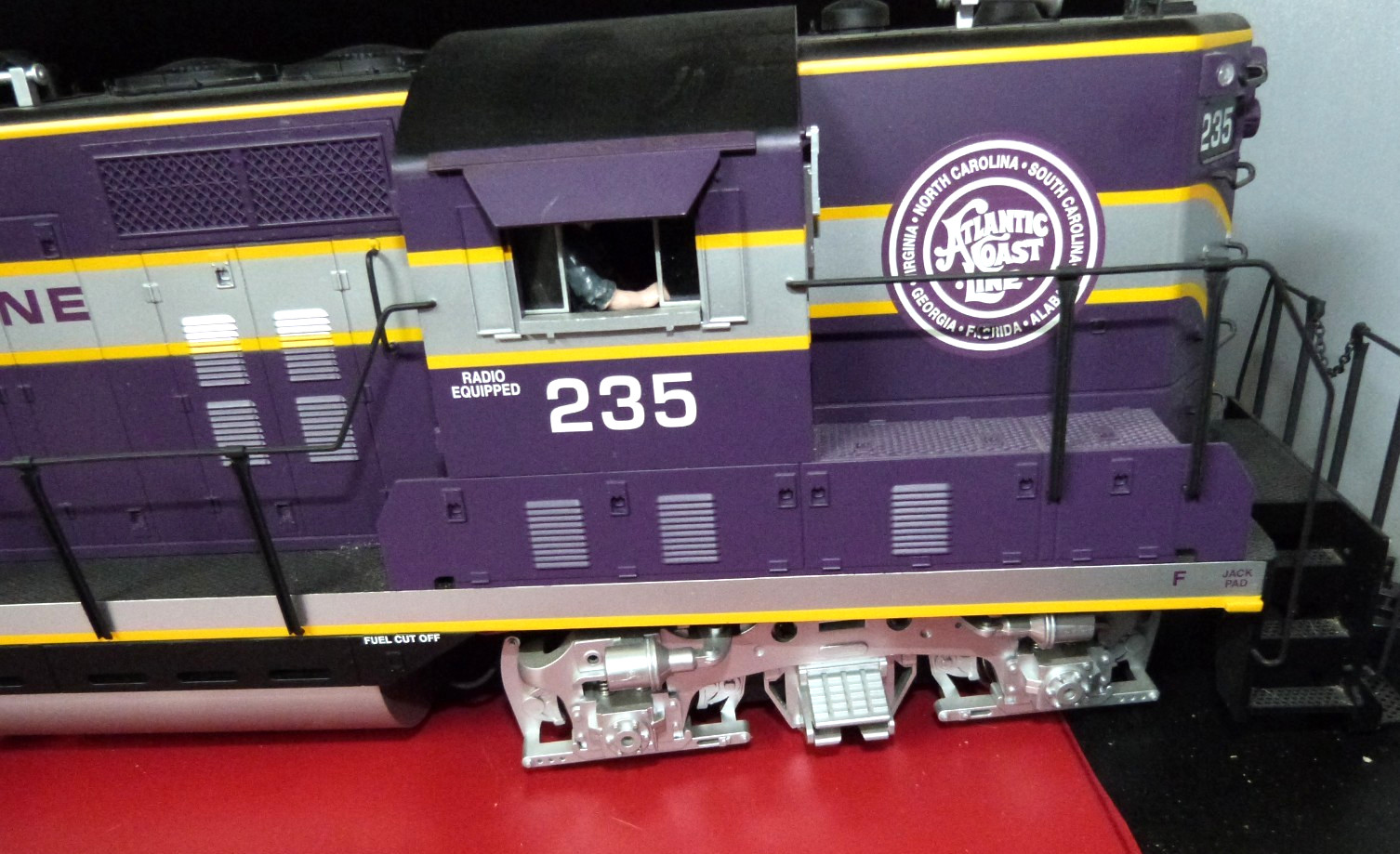 G Scale USA Trains Atlantic Coast Line EMD GP7 Diesel #235