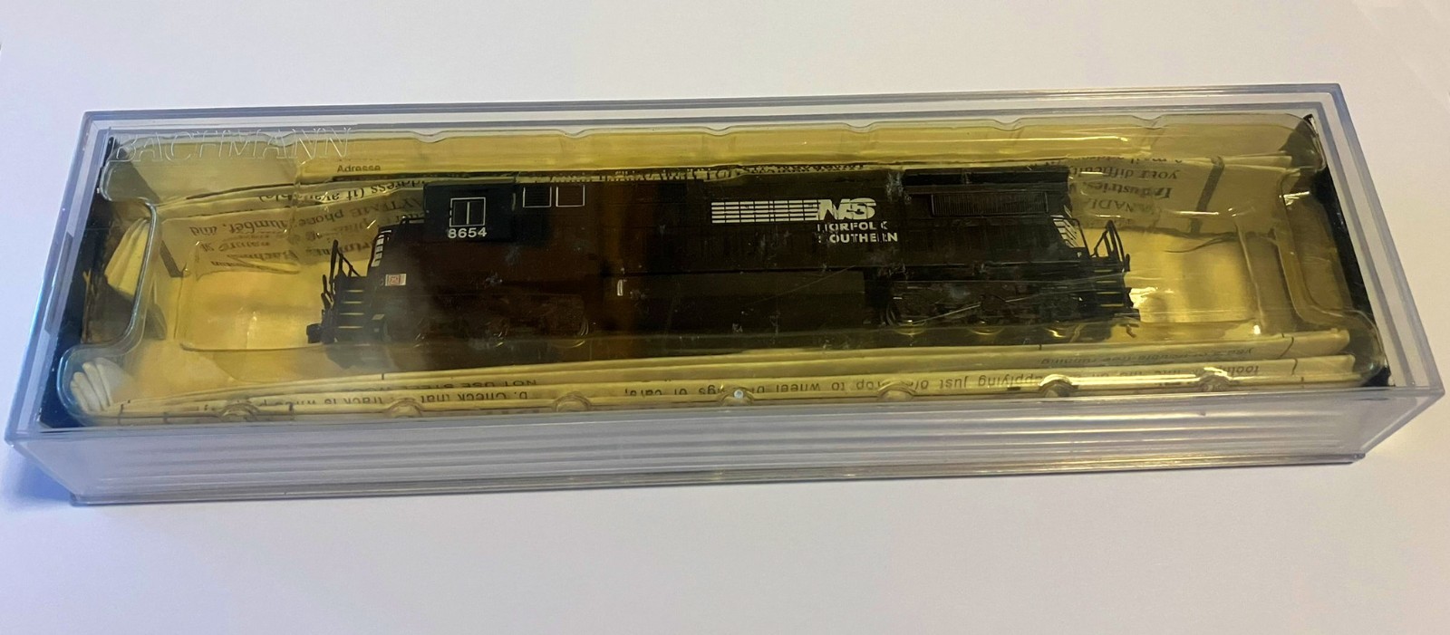 Bachmann Spectrum N-Scale GE Dash 8-40C NS 8654 DC Ready Paper Work Display Case