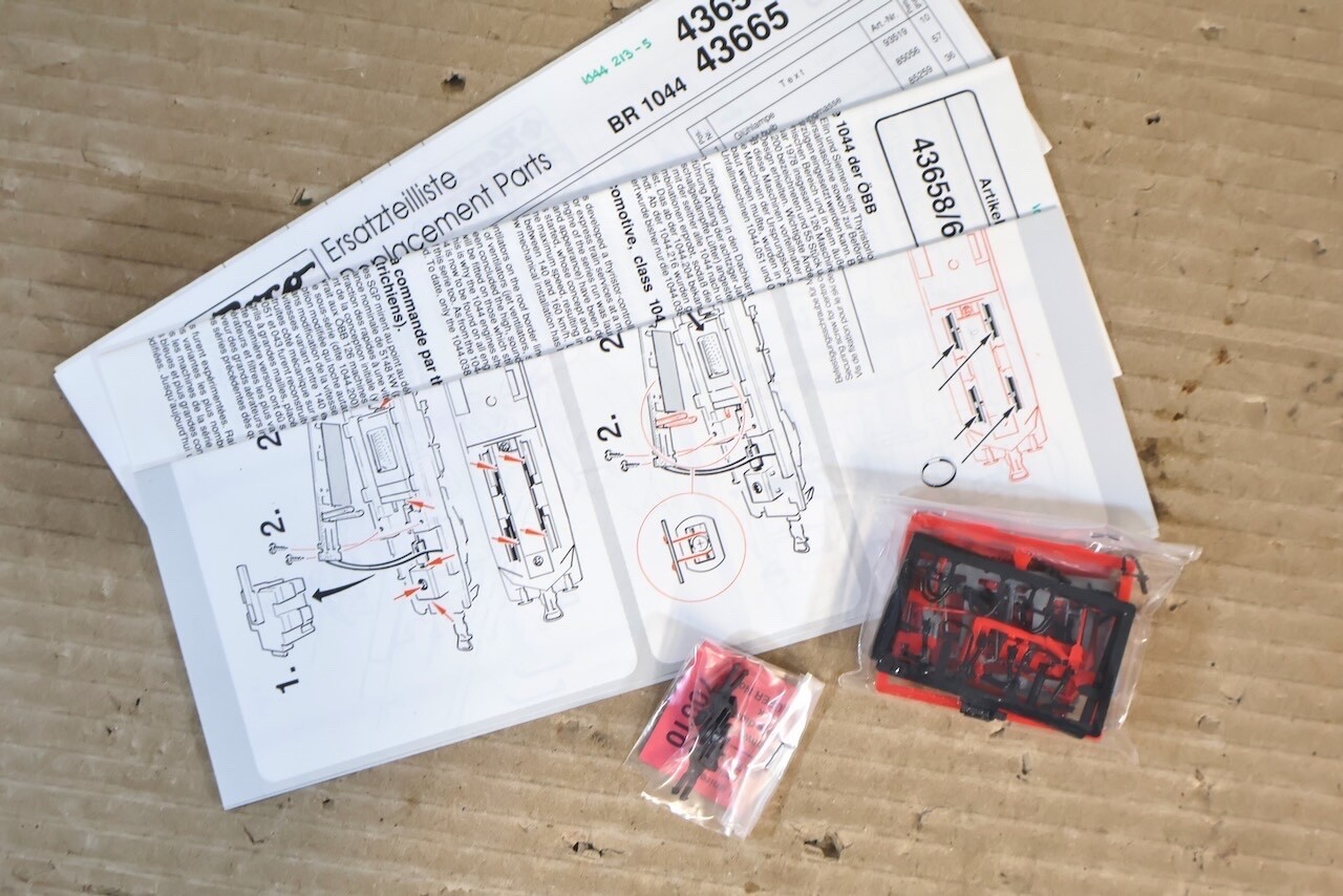 ROCO 43655 OBB ÖBB CLASS BR 1044 213-5 E-LOK ELECTRIC LOCOMOTIVE BOXED on