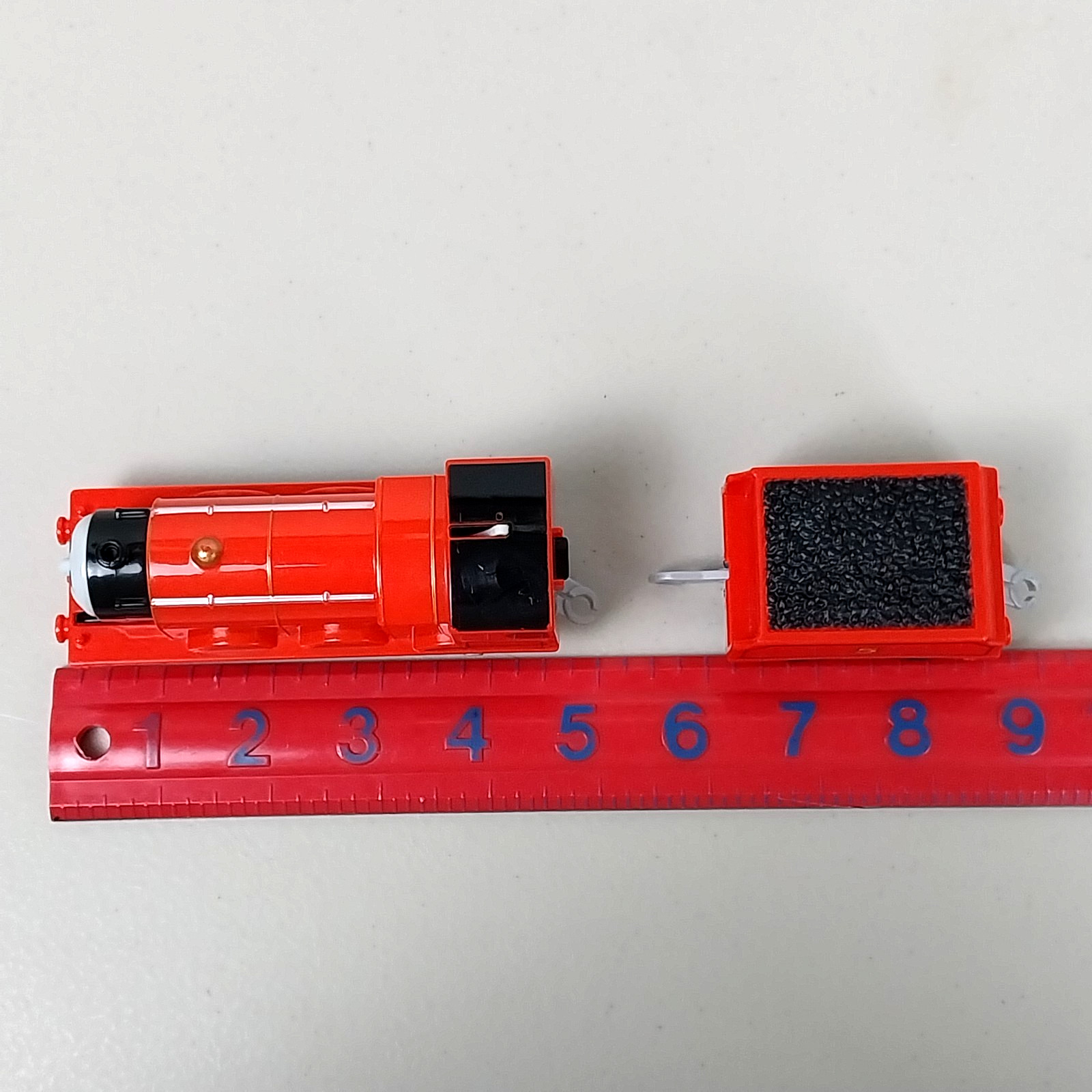 James Motorized Train with Cargo Car 2013 Mattel – Thomas & Friends Trackmaster