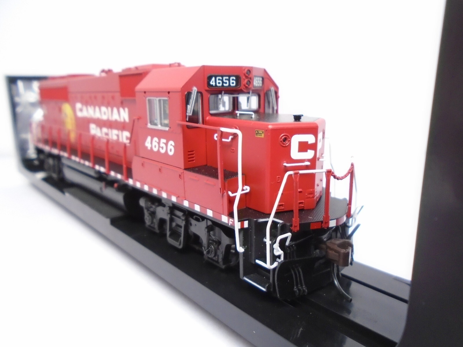 Atlas Ho GP40-2 locomotive, Canadian Pacific 4656, ESU DCC sound