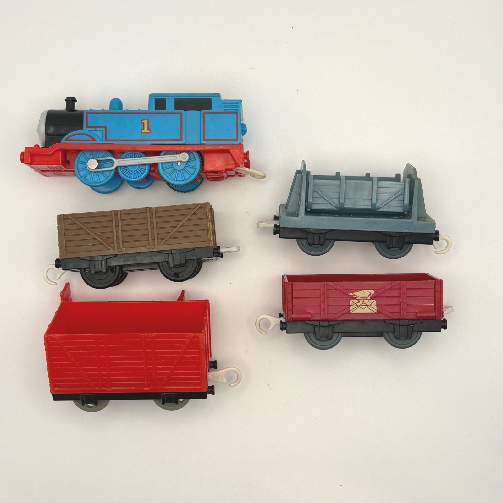 Thomas & Friends TrackMaster Motorized Train Lot Thomas Engine Mail Cargo Cars