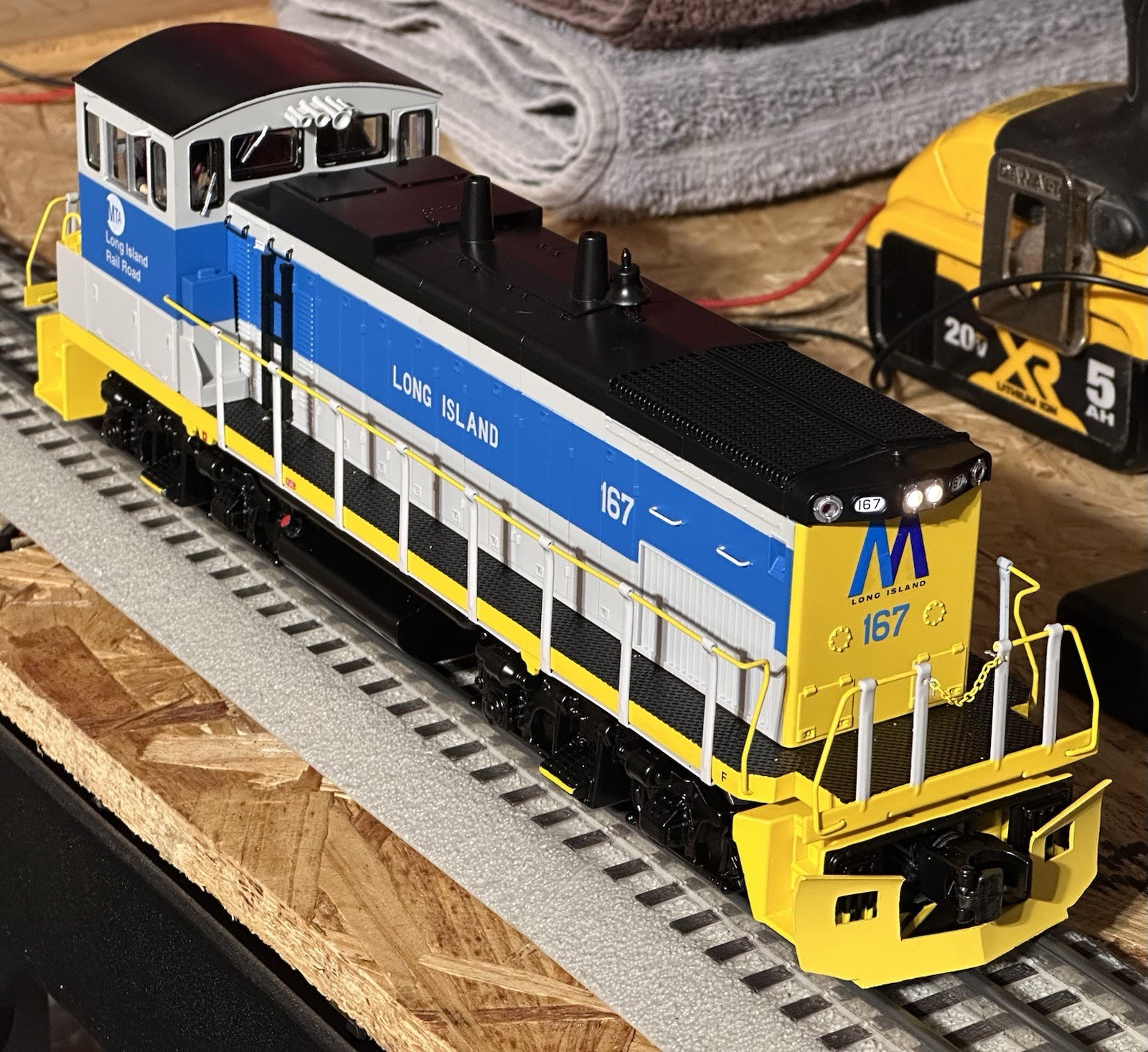MTH RailKing 30-20962-1 Long Island Railroad MP15AC w/ Custom Marker Lights!