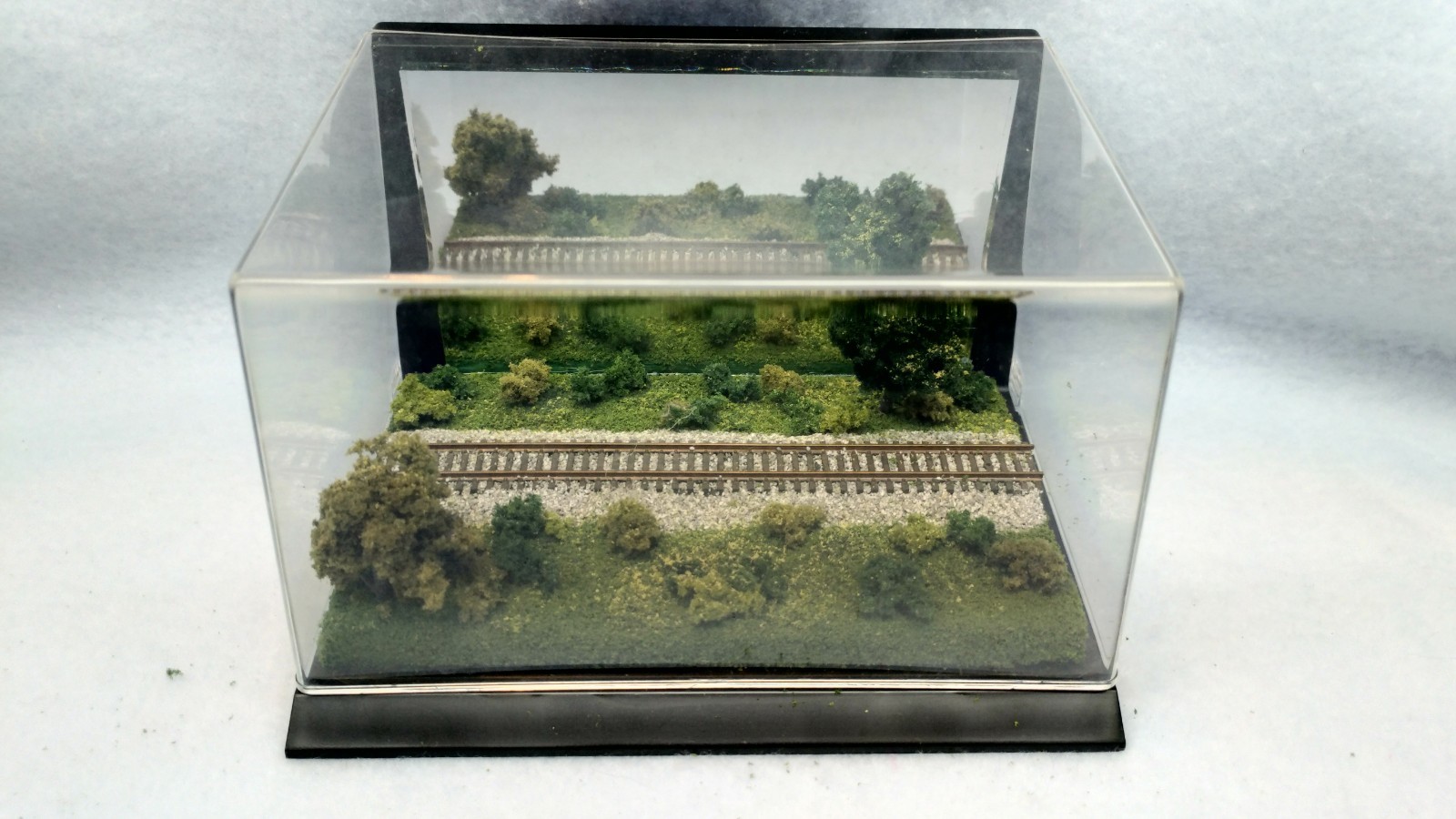 Z SCALE DISPLAY MIRROR CASE – GREAT VIEW FOR ANY Z LOCO OR CAR