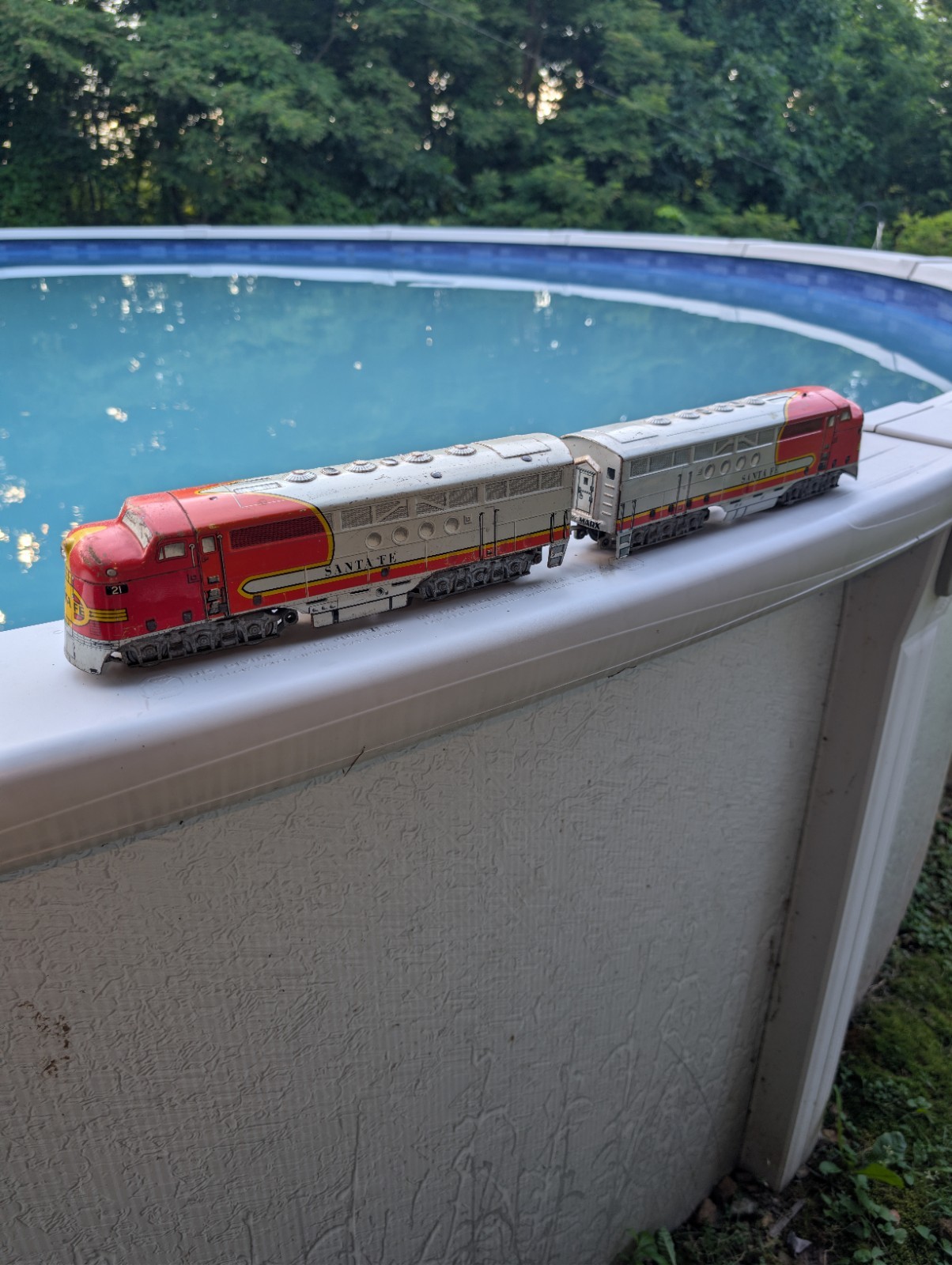 Vtg. 1950’s~ Marx #21 Santa Fe Diesel Locomotive Set/Running Press Steel Trains