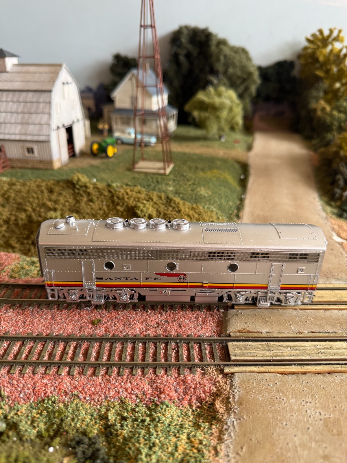 HO Walthers Proto 2000 Modernized F3B Santa Fe #16-A. Factory DCC/Sound. NIB