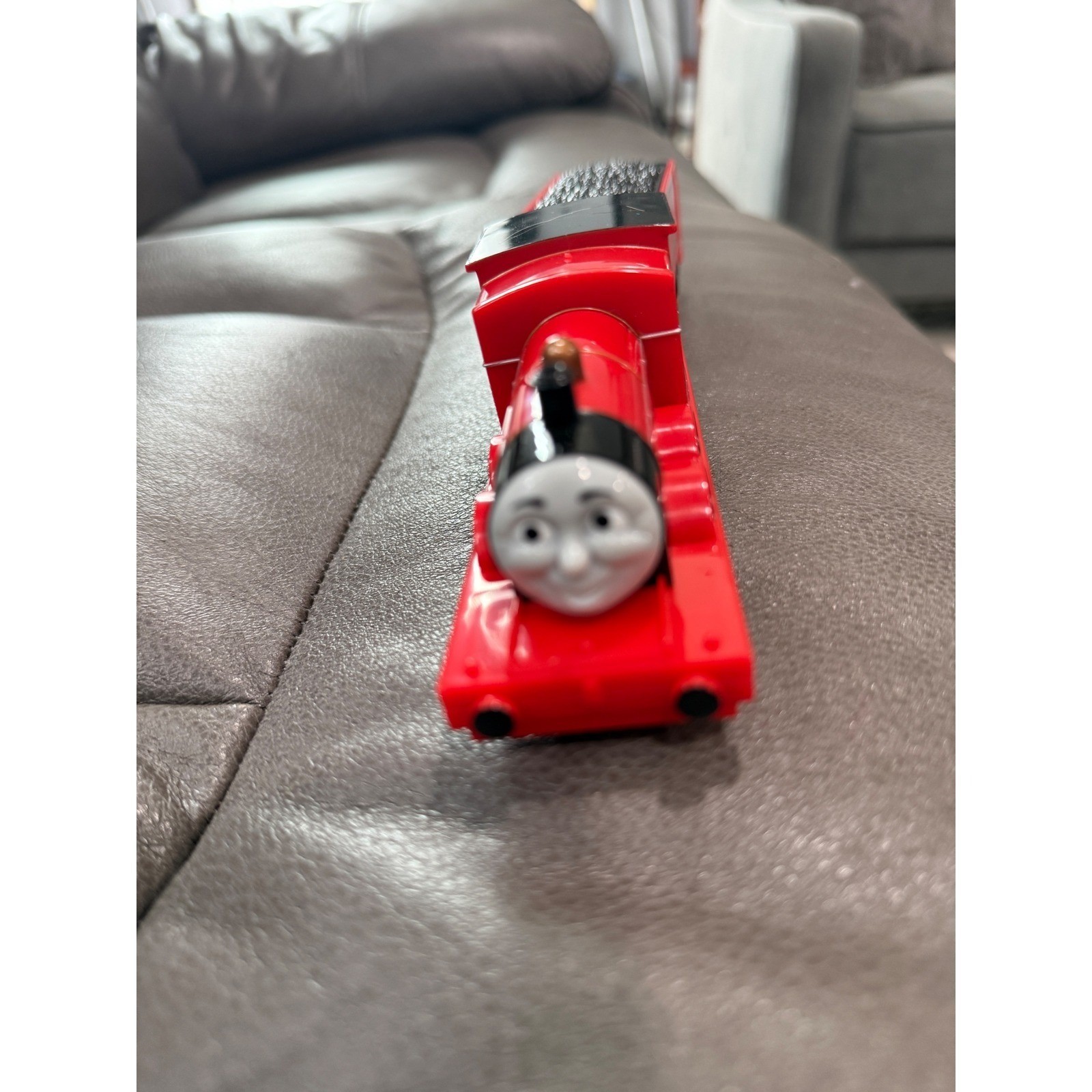 Thomas & Friends James the Red Engine Motorized Train Gullane 2006 No 5 works