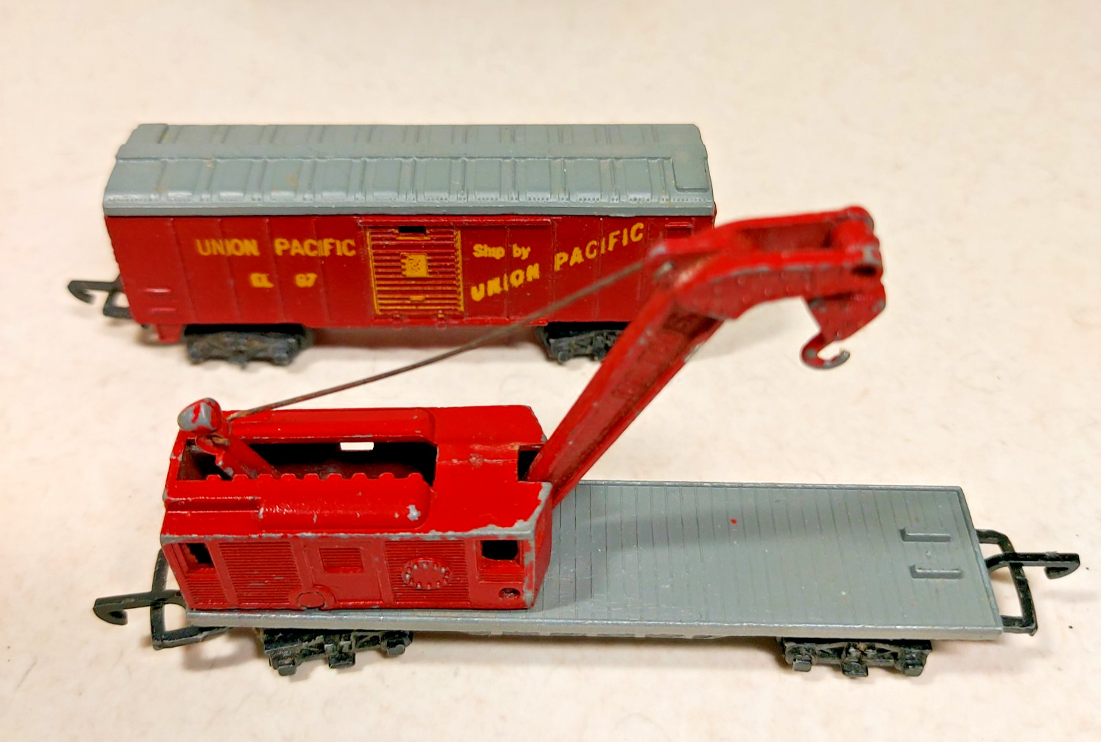 Vtg Lone Star N Scale UP Locomotive Train & Cars Houses Trucks Station England