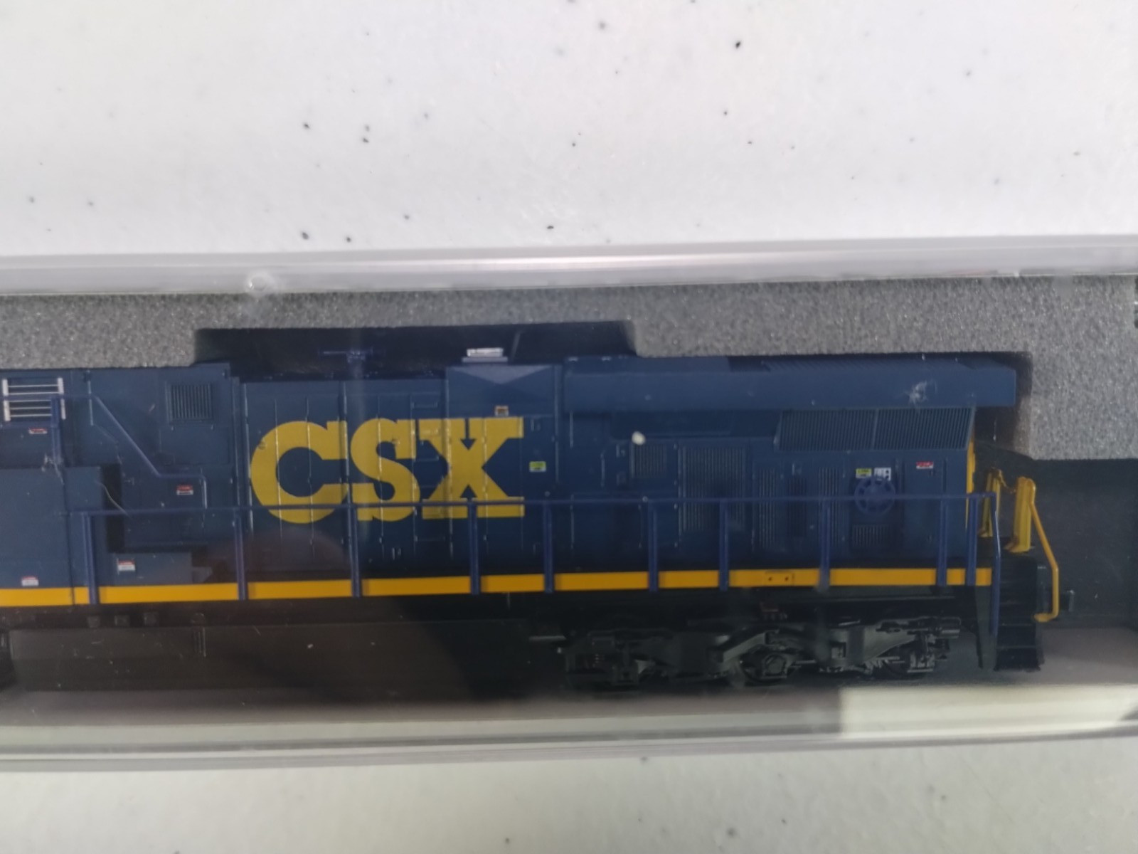 KATO 176-8929GE ES44AC CSX #721 N-Scale DCC w/Lights – No Sound