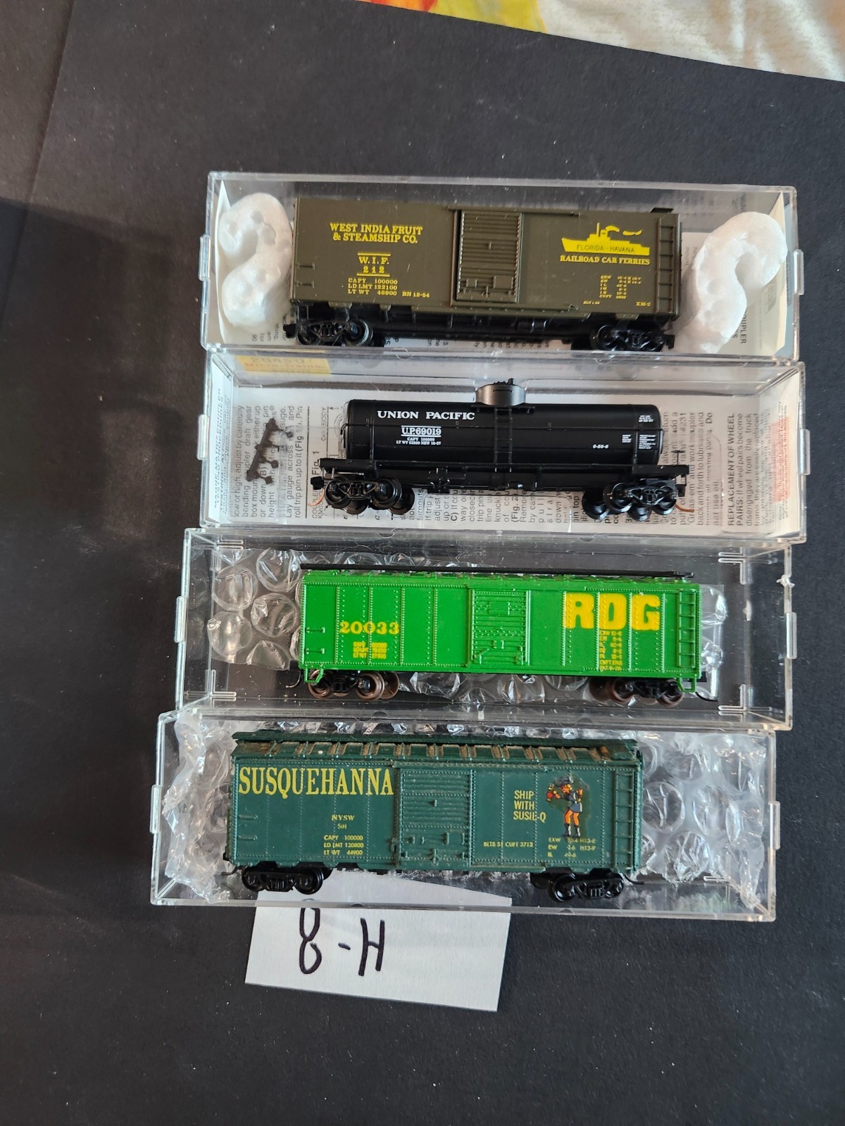 FREIGHT CARS LOT OF 8 N SCALE: SEE PHOTOS & DESCRIPTION