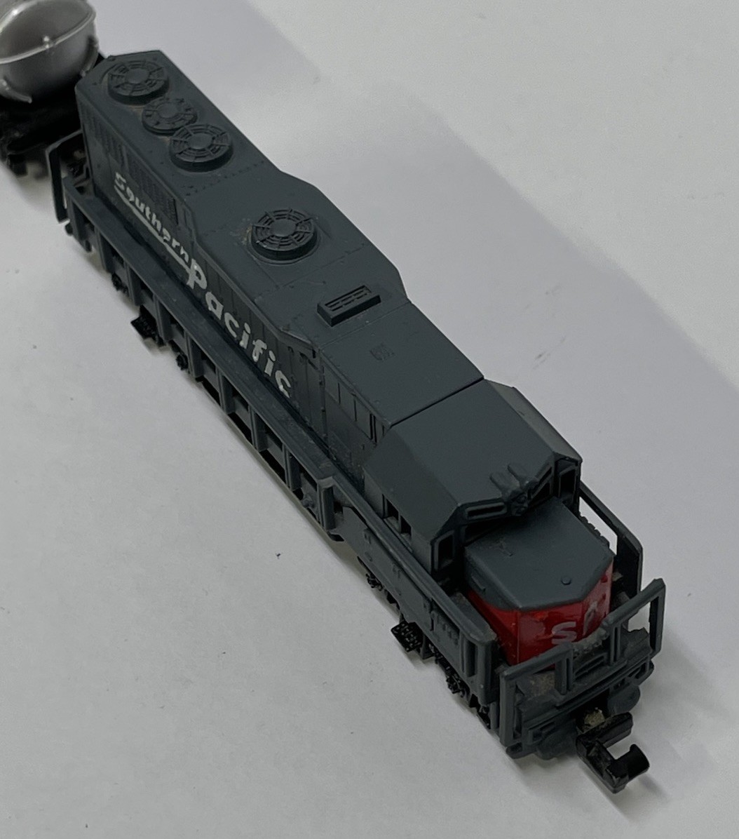 Southern Pacific Locomotive #9725 Model Train No. 418 High Speed w/Tanker Car