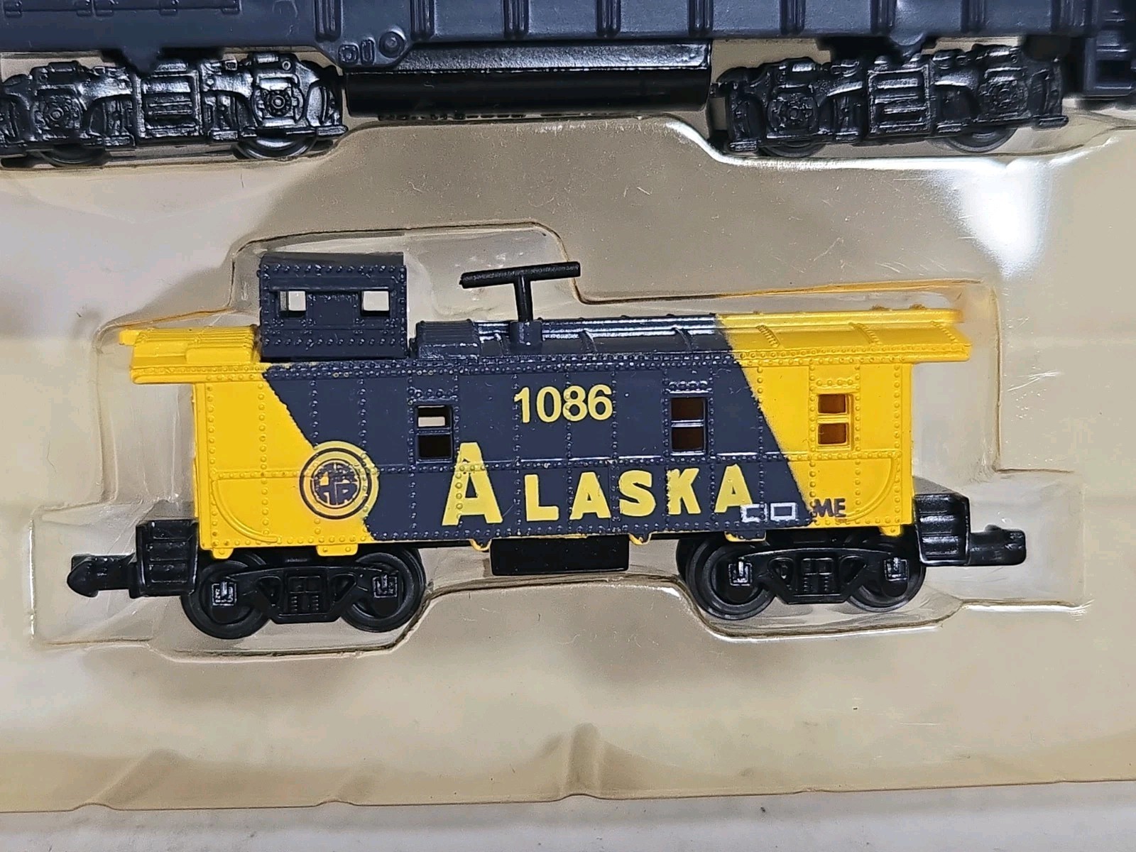 ALASKA LOCOMOTIVE #1500 & CABOOSE #1086 N Gauge Train NEW OPEN BOX NOT POWERED