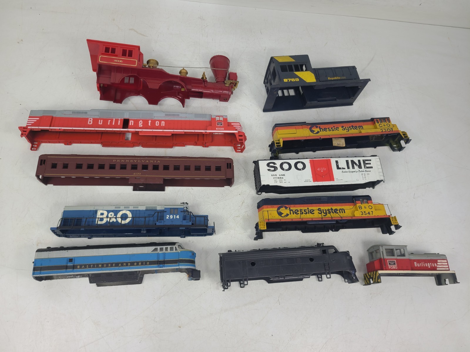 VINTAGE MIXED LOT OF 11 HO SCALE LOCOMOTIVE TRAIN SHELLS ONLY