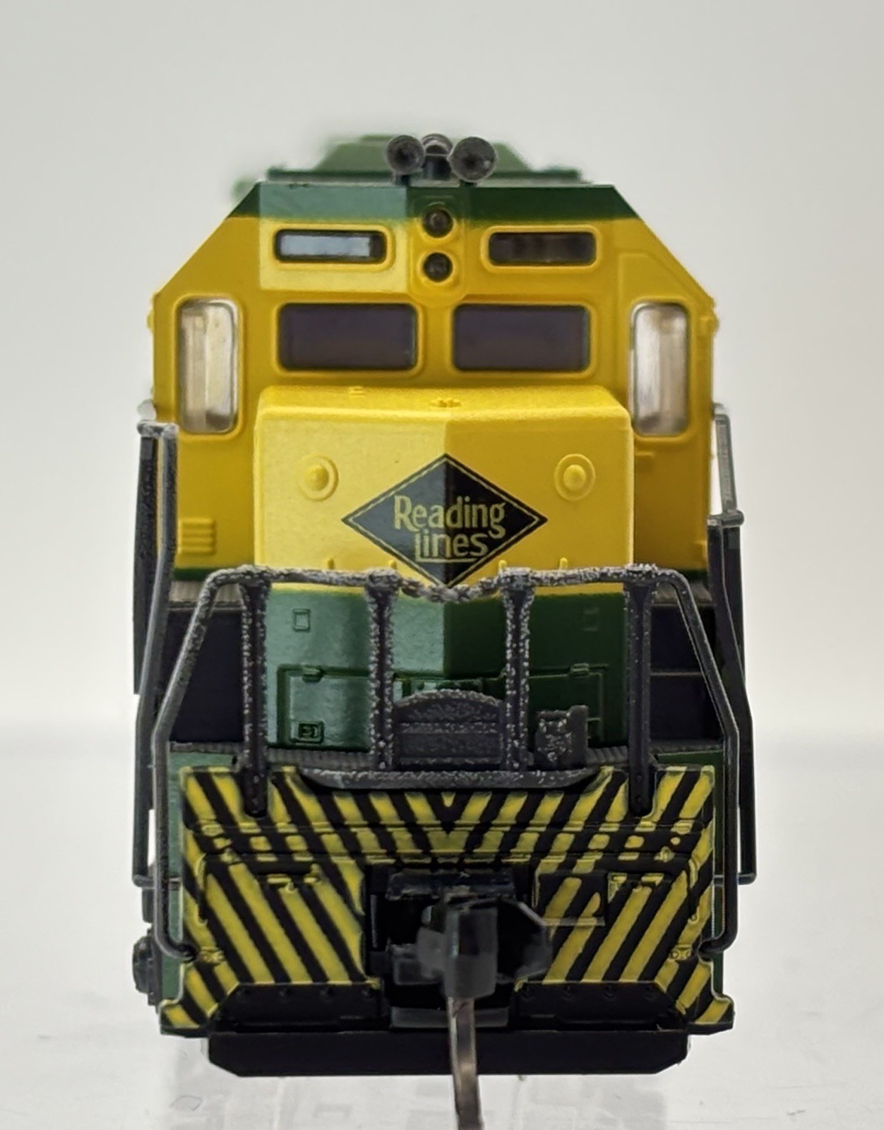 N Scale KATO 176-3114 Reading “Bee Line” EMD SD45 Diesel Locomotive RDG #7601
