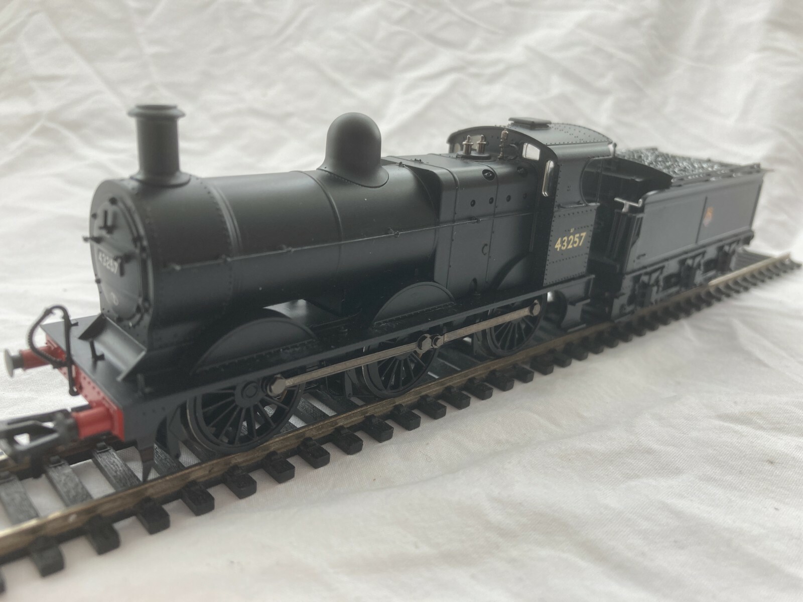 745 Bachmann 31-626A Class 3F 0-6-0 ‘43257’ BR Black Early Emblem. Boxed. Mint.