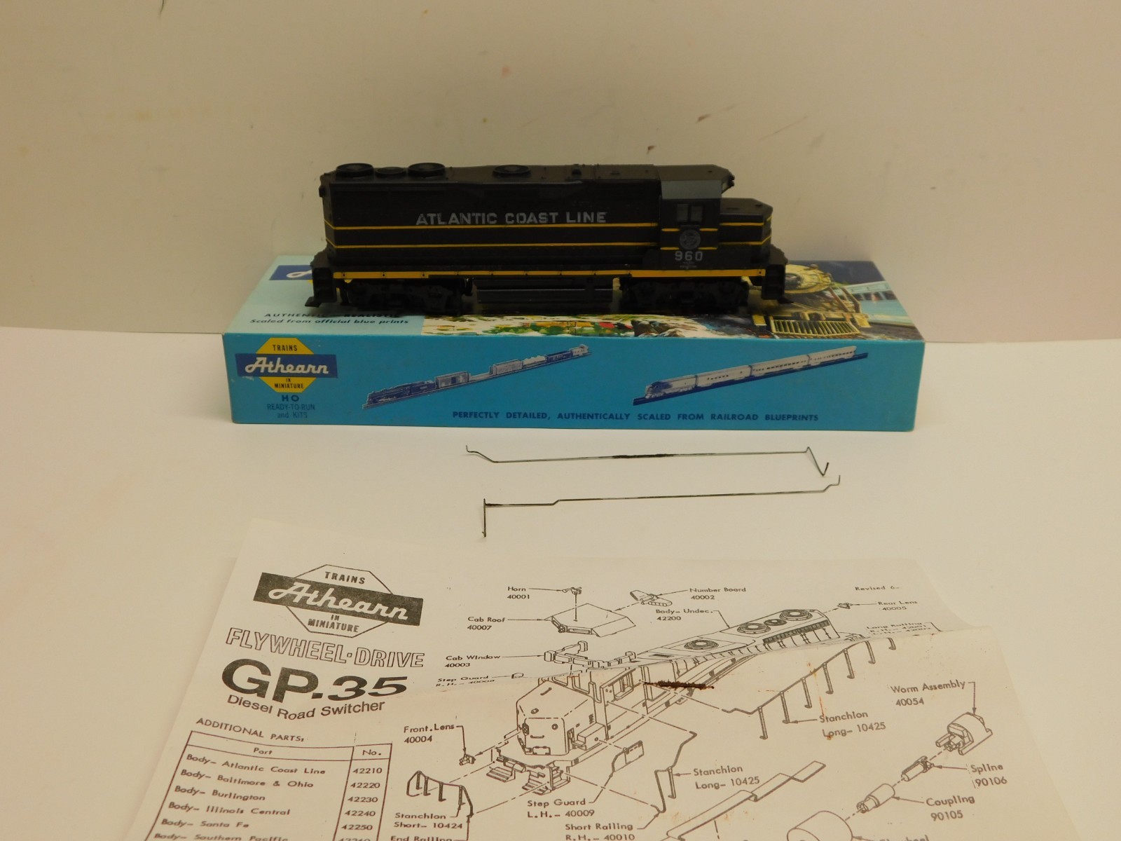 Athearn Blue Box Atlantic Coast Line GP35 Diesel Engine #960-Unpowered Dummy