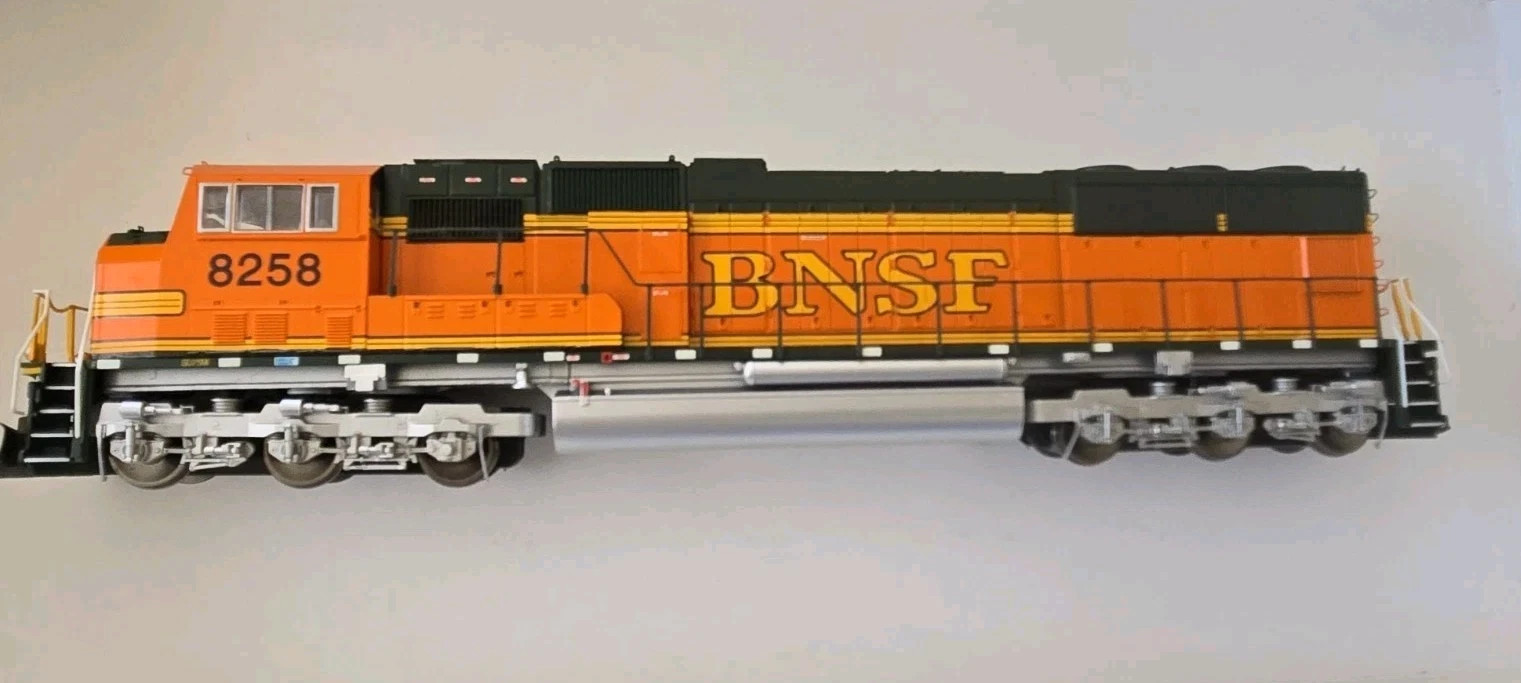 Athearn Genesis G6176 HO BNSF SD75M #8258 – LNIB / Excellent Condition