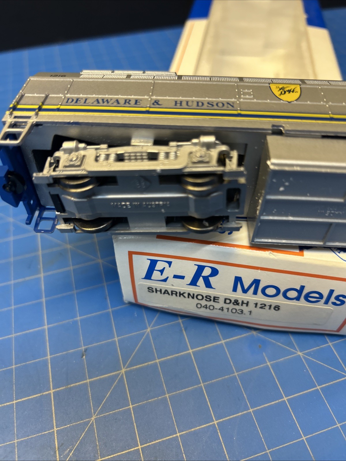 E-R Models HO D&H Sharknose Diesel Locomotive #1216 Runs Great