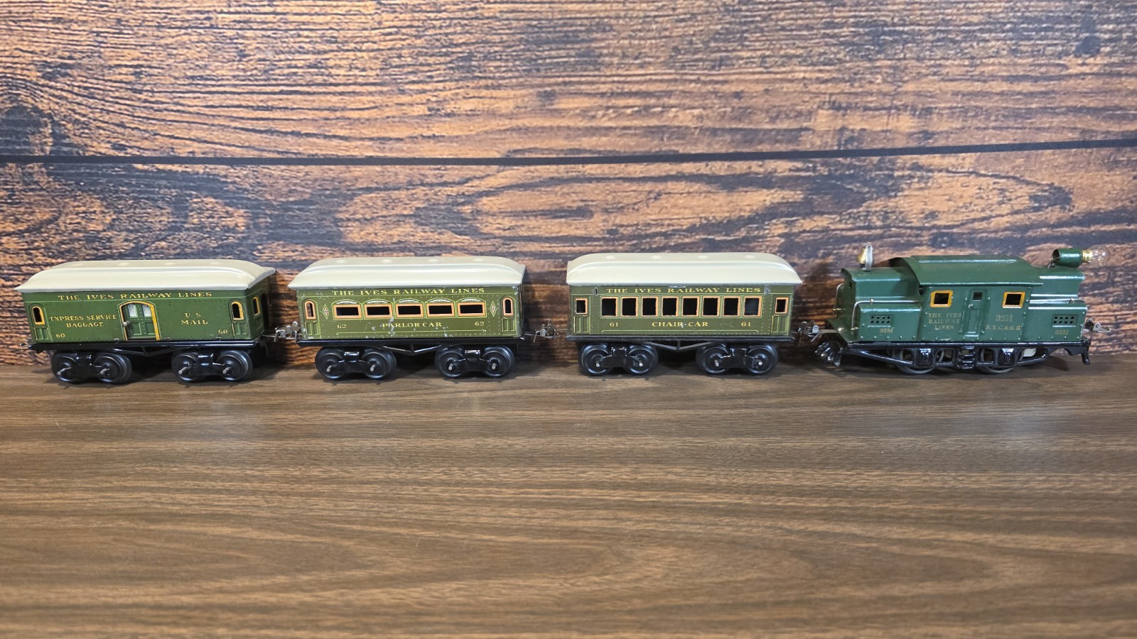 Vintage Ives 3251 Locomotive Train Set w/ No 60 Mail 61 Chair 62 Parlor Cars