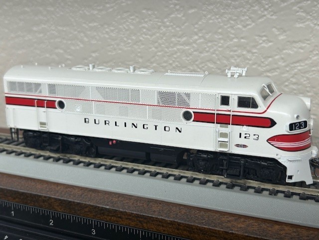 BURLINGTON – “CB&Q “- F3A unit EMD DIESEL LOCO – DC / DCC Ready HO Scale NEW