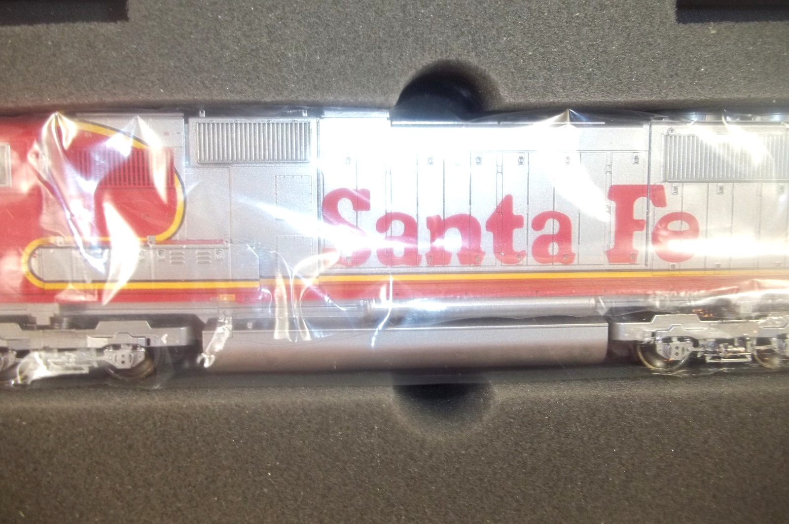 ATHEARN GENESIS HO NEW G6138 #2 SD75M AT&SF SANTA FE 241 OB NEW
