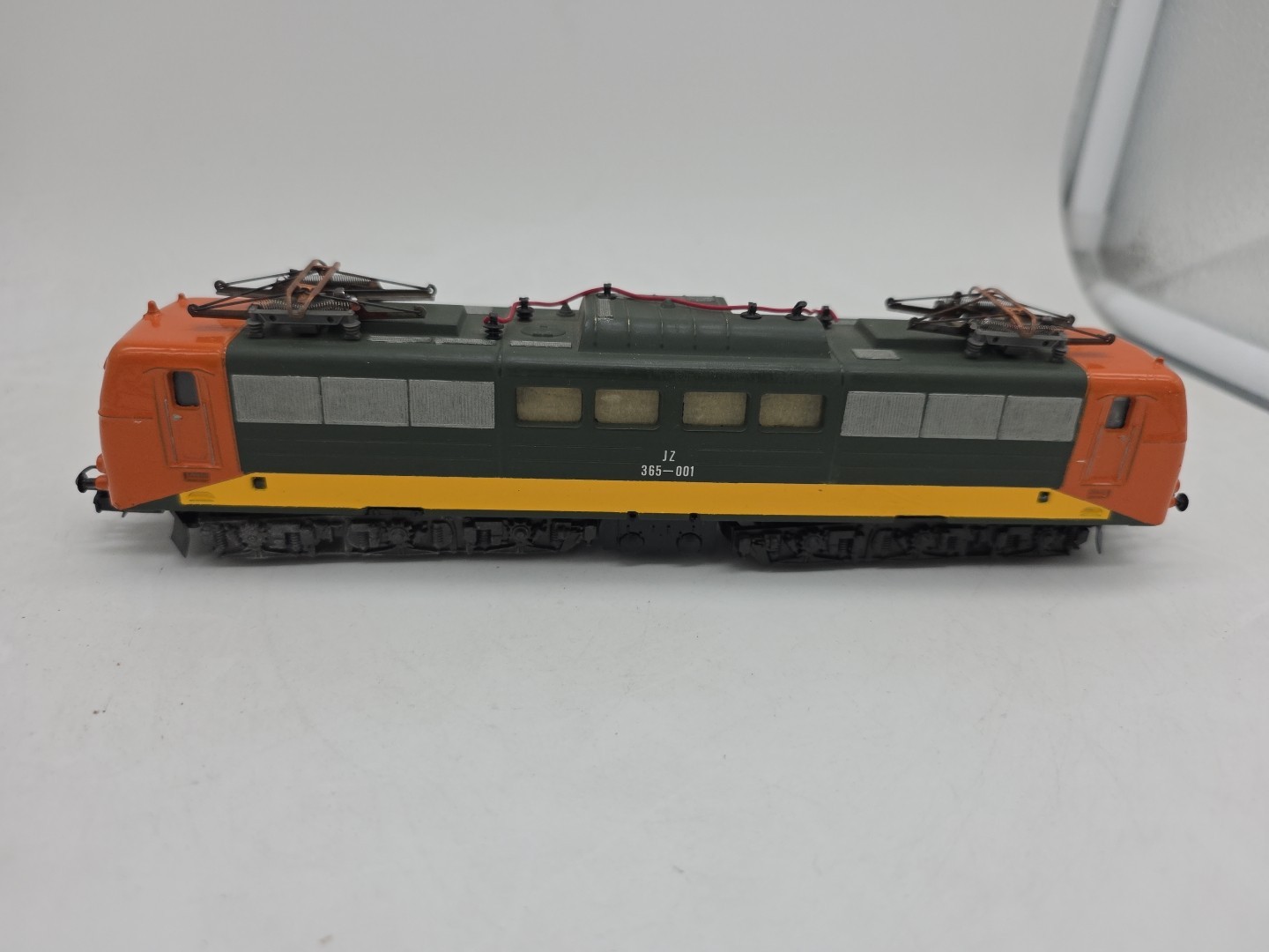 Electric Locomotive JZ 365-001 Dark Gray Livery Yellow Stripes Orange Cabins