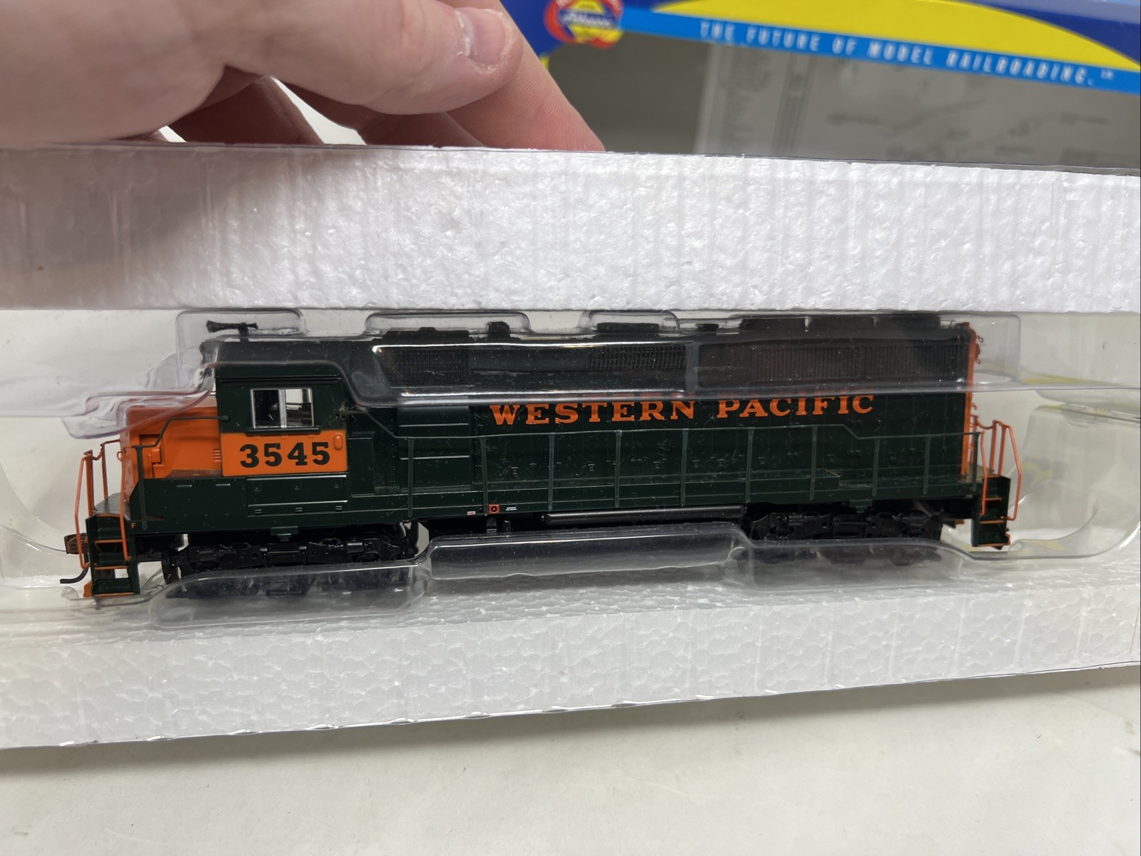 Athearn HO Locomotive 79856 Western Pacific GP40-2 #3545