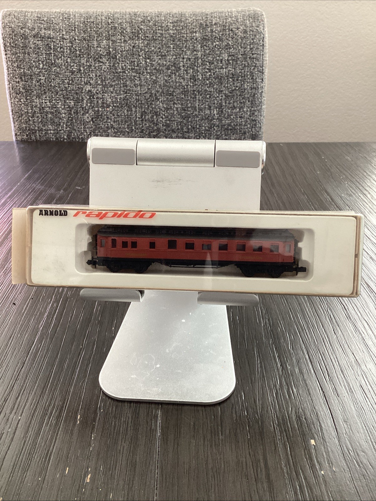 Arnold Rapido 0337 N Gauge Passenger Car Red/black