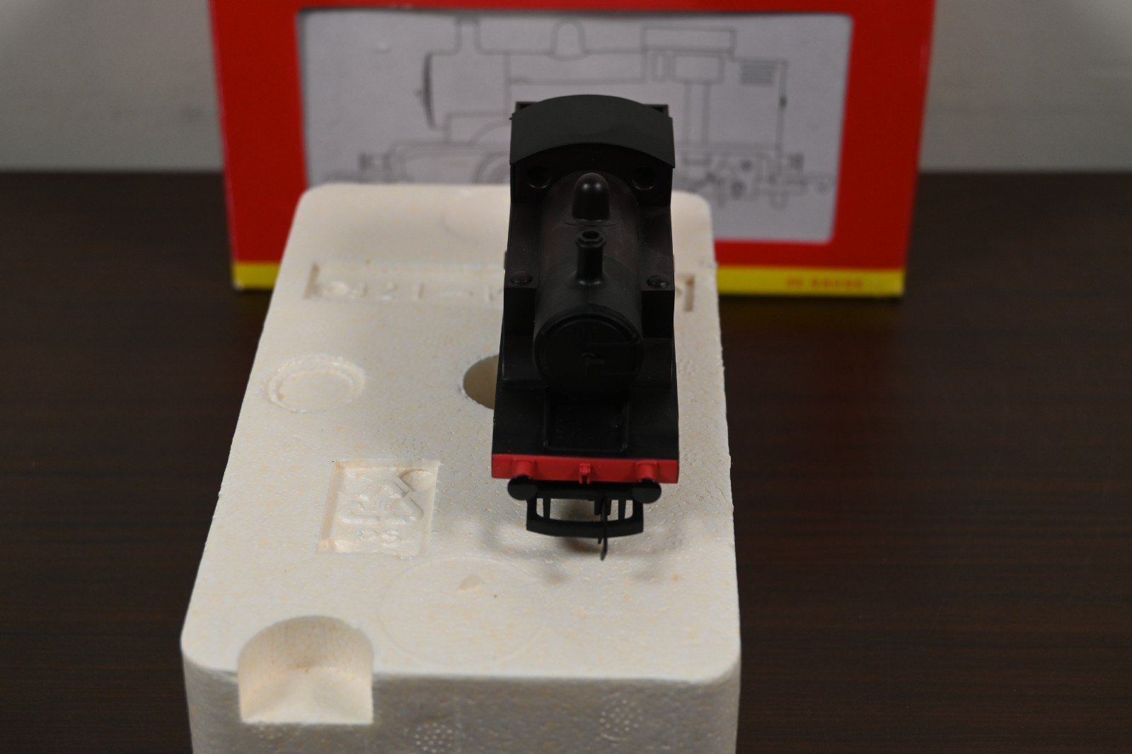 Hornby OO Gauge R2877 BR 0-4-0T: 2009 Collector Club Locomotive