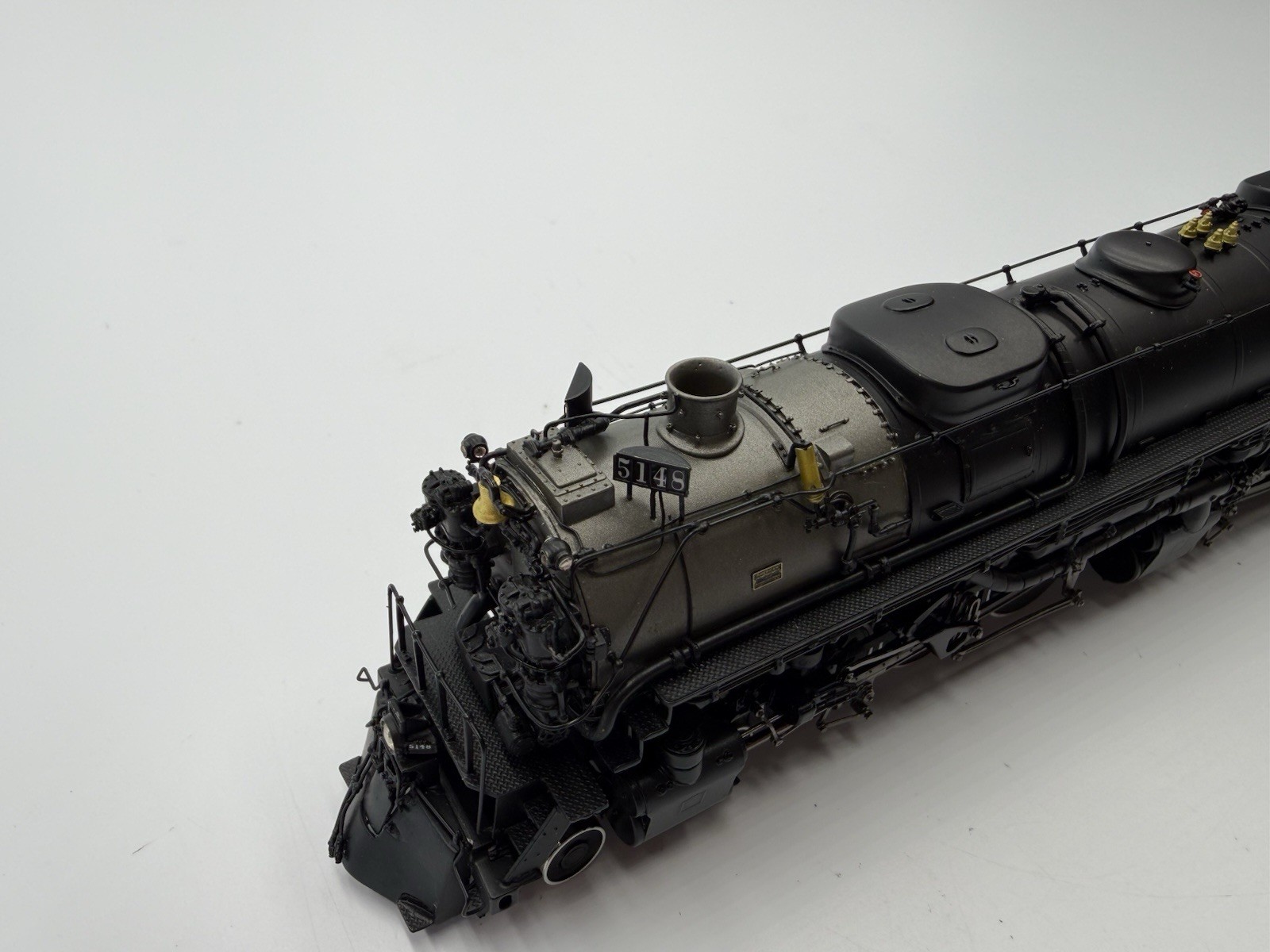 HO Scale Division Point Northern Pacific Z-8 4-6-6-4 Steam Locomotive