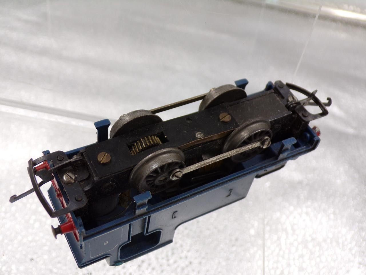 Triang OO Gauge R359 industrial tank locomotive 0-4-0 1C3