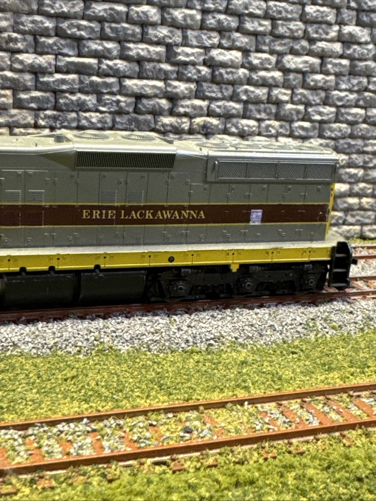 Ho Scale Athearn 1459 Erie Lackawanna Gp7