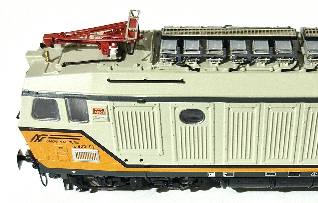 VITRAINS 2248 And 620-02 Original Livery Light Gray/Yellow, Gray Stripe. FNM